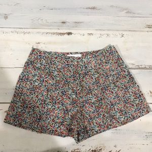 ⭐️ 2/$25 or 3/$35 Floral print shorts